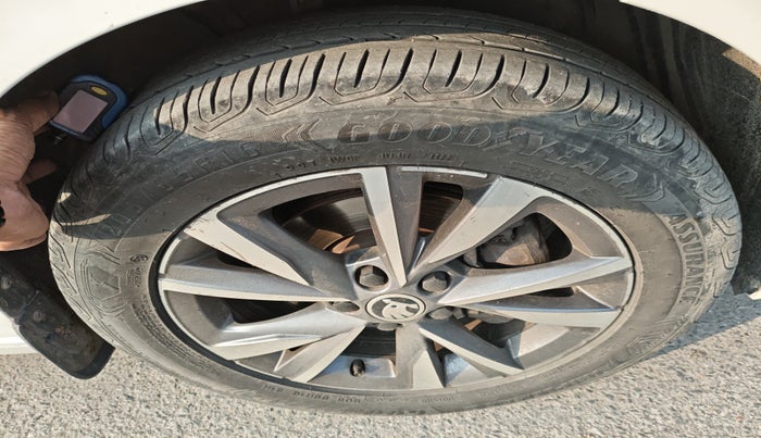 2022 Skoda SLAVIA STYLE 1.0L TSI AT, Petrol, Automatic, 81,076 km, tyre