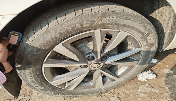 2022 Skoda SLAVIA STYLE 1.0L TSI AT, Petrol, Automatic, 81,076 km, tyre