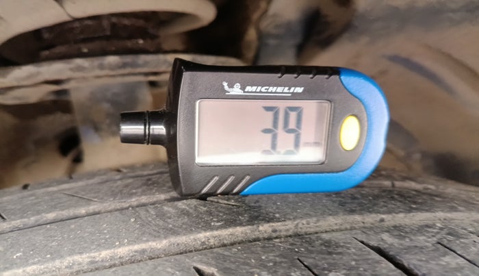 2019 Maruti XL6 ZETA AT, Petrol, Automatic, 49,571 km, tyre