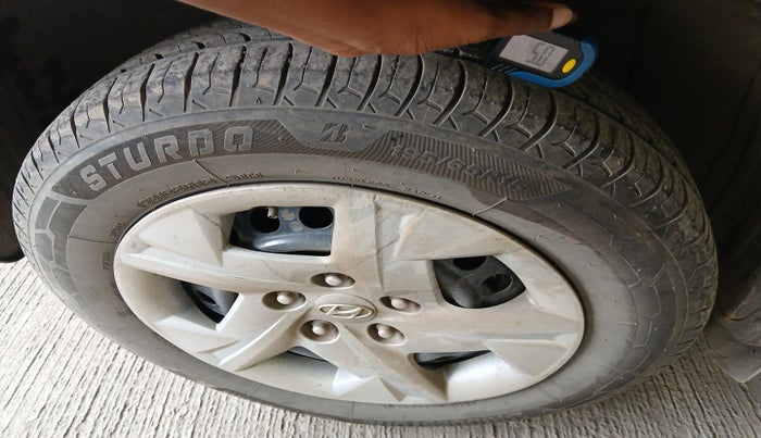 2020 Hyundai VENUE S 1.2, Petrol, Manual, 52,017 km, tyre