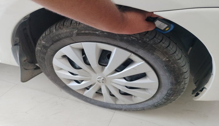 2015 Toyota Etios G, Petrol, Manual, 1,77,905 km, tyre