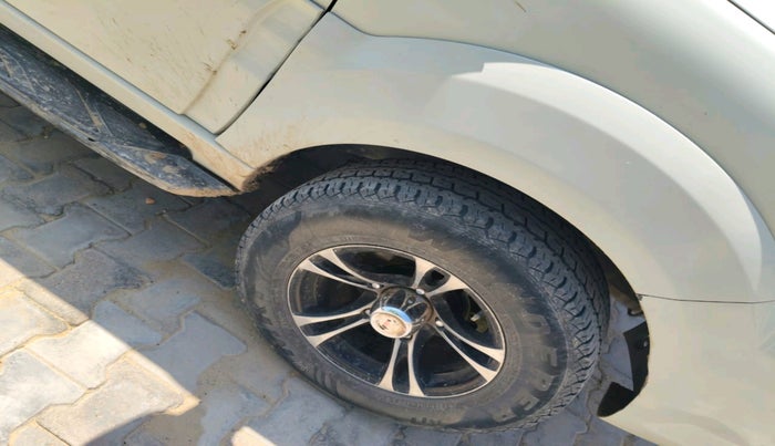 2015 Tata Safari Storme 2.2 EX 4X2, Diesel, Manual, 1,18,634 km, tyre