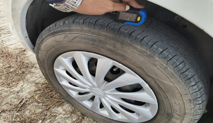 2015 Maruti Swift Dzire VXI, Petrol, Manual, 1,03,710 km, tyre