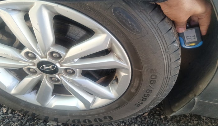 2015 Hyundai Creta SX PLUS 1.6 PETROL, Petrol, Manual, 51,385 km, tyre