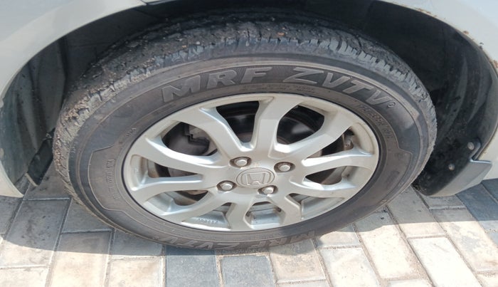 2015 Honda Amaze 1.2L I-VTEC VX, Petrol, Manual, 2,05,354 km, tyre