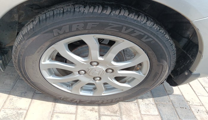 2015 Honda Amaze 1.2L I-VTEC VX, Petrol, Manual, 2,05,354 km, tyre