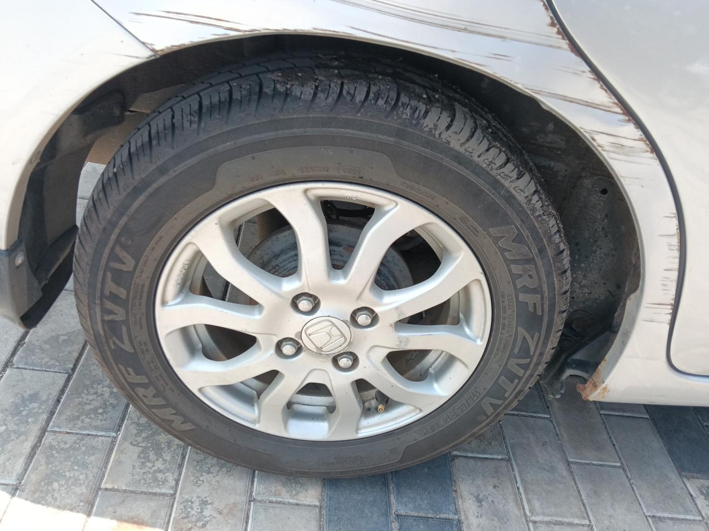 2015 Honda Amaze 1.2L I-VTEC VX, Petrol, Manual, 2,05,354 km, tyre