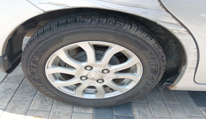 2015 Honda Amaze 1.2L I-VTEC VX, Petrol, Manual, 2,05,354 km, tyre