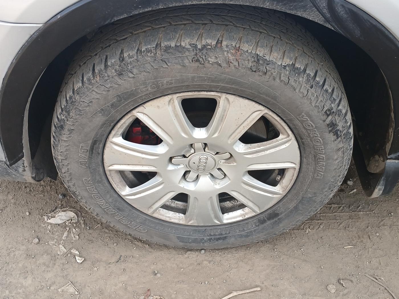 2014 Audi Q3 2.0 TDI, Diesel, Automatic, 1,17,823 km, tyre