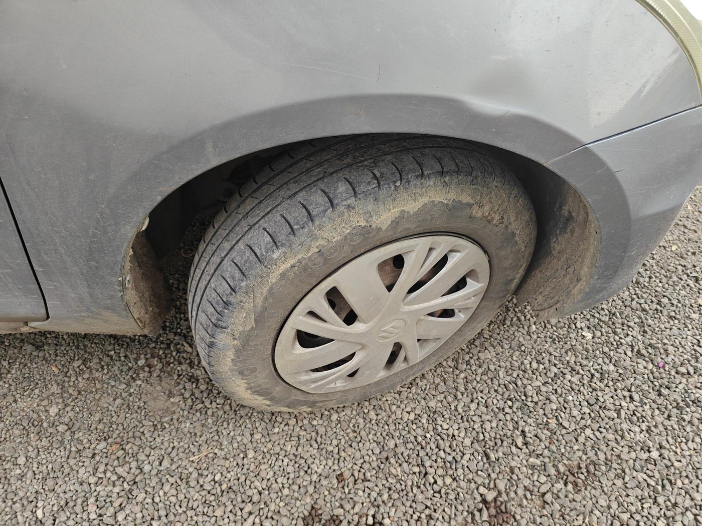 2015 Maruti Swift VDI, Diesel, Manual, 1,12,000 km, tyre