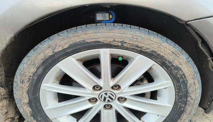 2015 Volkswagen Vento HIGHLINE DIESEL 1.5, Diesel, Manual, 1,22,888 km, tyre