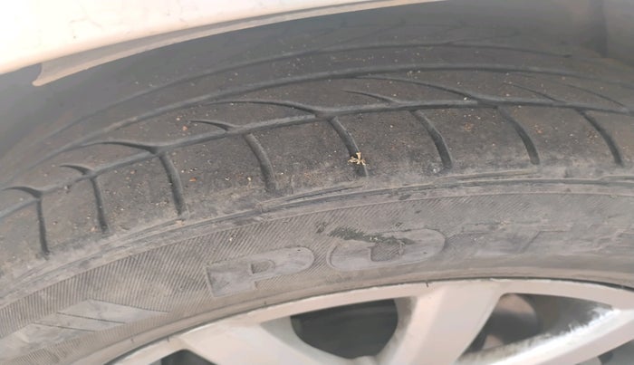 2012 Maruti SX4 ZDI, Diesel, Manual, 2,08,510 km, tyre