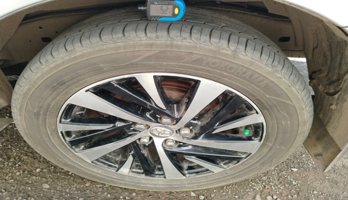 2021 Toyota Innova Crysta 2.4 ZX AT 7 STR, Diesel, Automatic, 51,876 km, tyre
