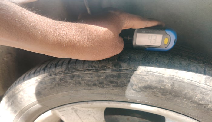 2014 Skoda Rapid ELEGANCE 1.6 TDI CR MT, Diesel, Manual, 1,65,454 km, tyre