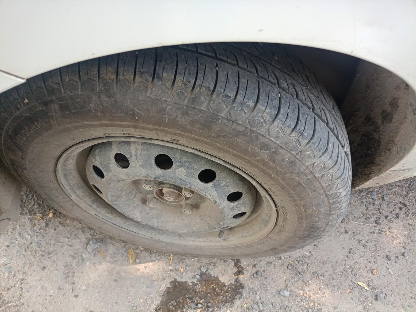 2020 Maruti Dzire VXI, Petrol, Manual, 90,165 km, tyre