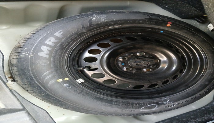 2022 Maruti BREZZA VXI AT SMART HYBRID, Petrol, Automatic, 33,159 km, tyre