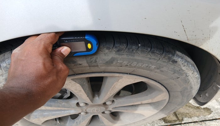 2015 Hyundai Xcent SX 1.2 (O), Petrol, Manual, 63,834 km, tyre