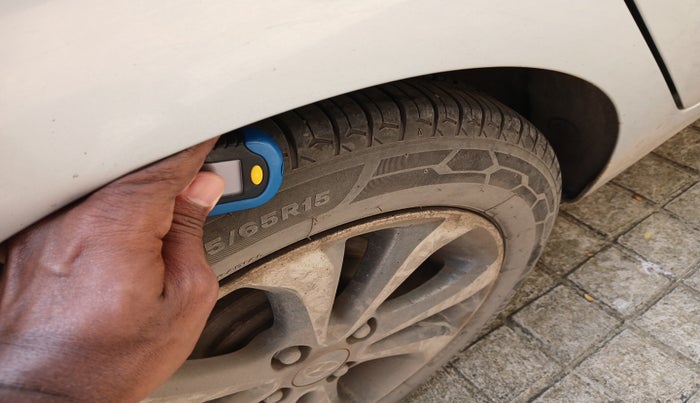 2015 Hyundai Xcent SX 1.2 (O), Petrol, Manual, 63,834 km, tyre