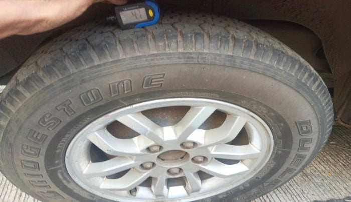 2017 Mahindra TUV300 T8, Diesel, Manual, 2,61,699 km, tyre