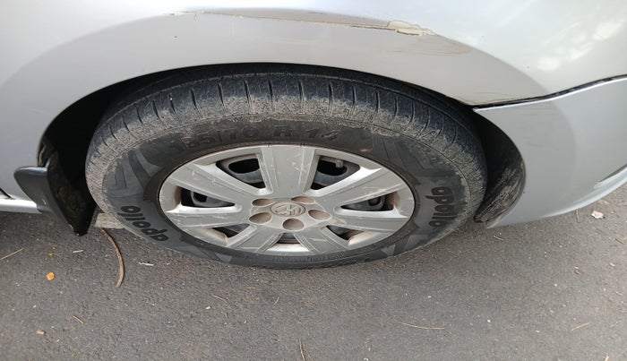 2011 Volkswagen Vento TRENDLINE DIESEL 1.6, Diesel, Manual, 1,04,738 km, tyre