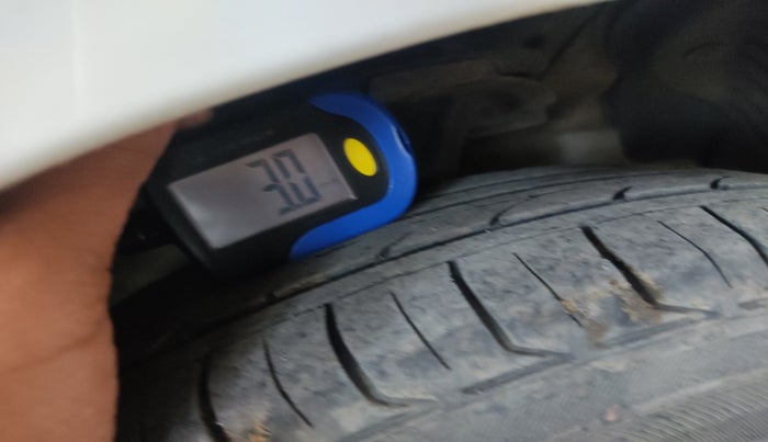 2018 Hyundai Eon ERA +, Petrol, Manual, 85,718 km, tyre