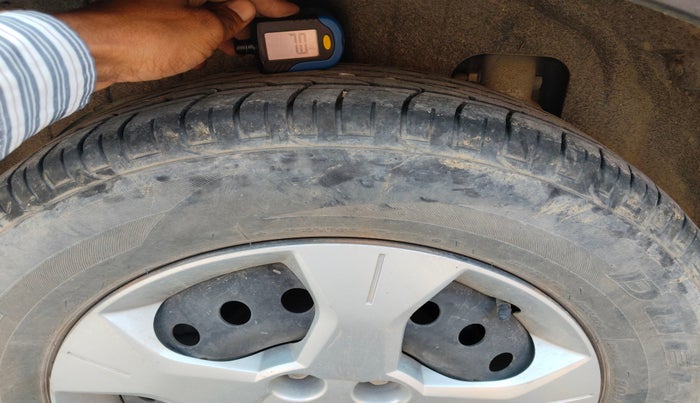 2021 Mahindra XUV300 W6 1.5 Sunroof Diesel, Diesel, Manual, 33,987 km, tyre