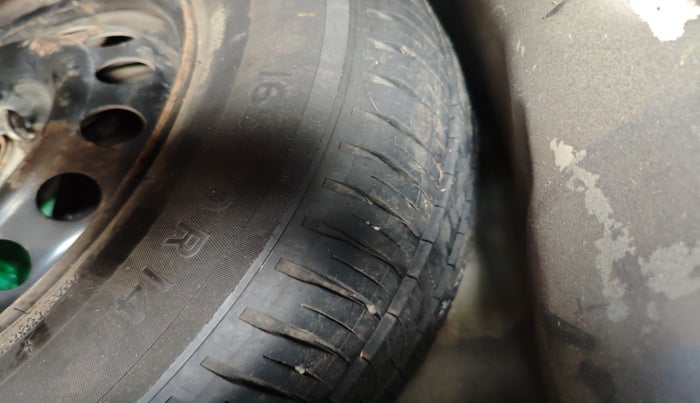 2014 Maruti Swift Dzire VXI, Petrol, Manual, 66,176 km, tyre