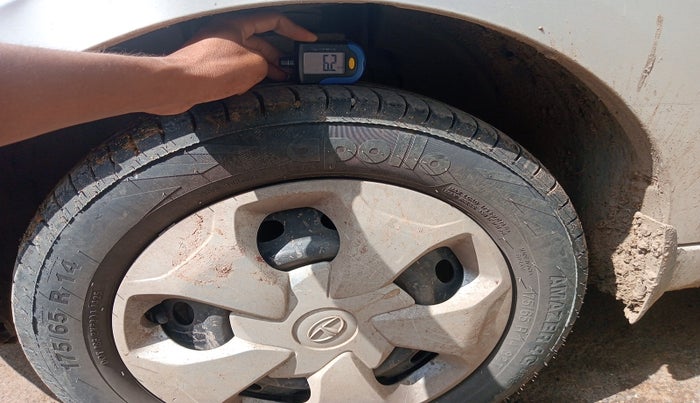 2017 Tata Tiago XT PETROL, Petrol, Manual, 1,45,221 km, tyre