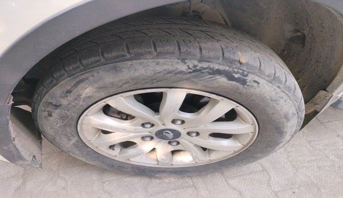 2016 Mahindra XUV500 W10, Diesel, Manual, 2,06,202 km, tyre