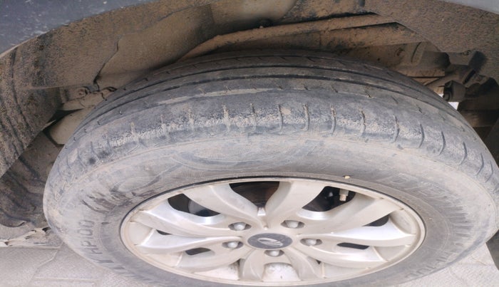 2016 Mahindra XUV500 W10, Diesel, Manual, 2,06,202 km, tyre