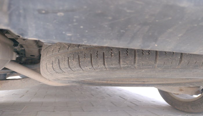 2016 Mahindra XUV500 W10, Diesel, Manual, 2,06,202 km, tyre