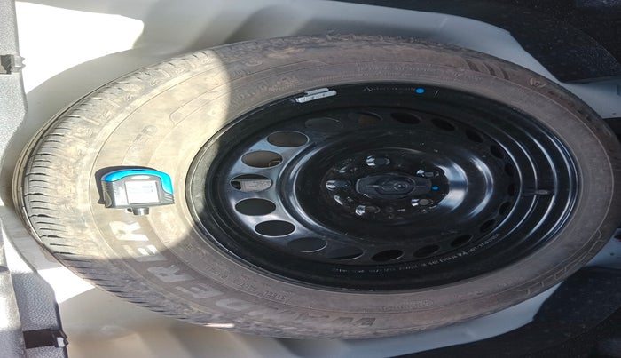 2022 Maruti BREZZA VXI SMART HYBRID, Petrol, Manual, 57,048 km, tyre
