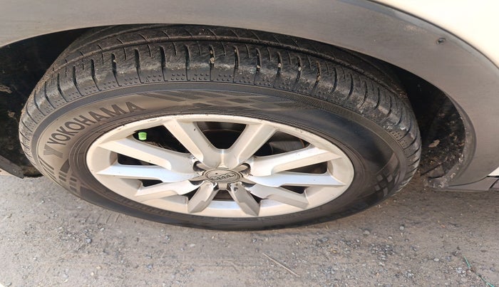 2012 Audi Q3 2.0 TDI QUATTRO, Diesel, Automatic, 2,23,199 km, tyre