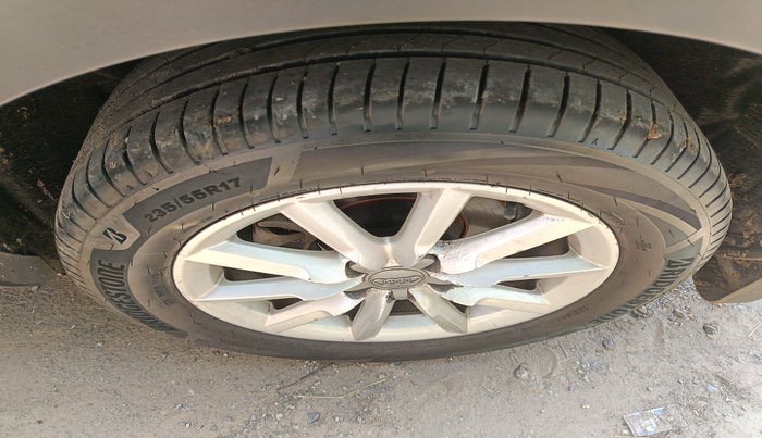 2012 Audi Q3 2.0 TDI QUATTRO, Diesel, Automatic, 2,23,199 km, tyre
