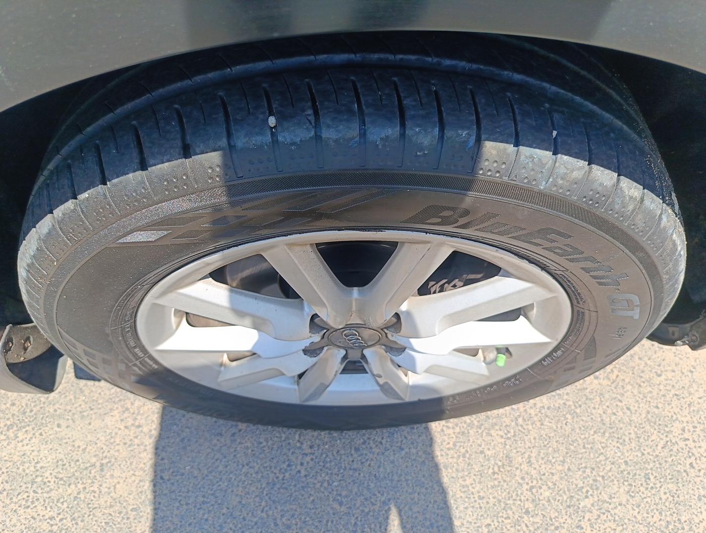 2012 Audi Q3 2.0 TDI QUATTRO, Diesel, Automatic, 2,25,334 km, tyre