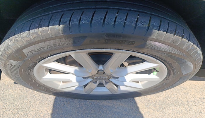2012 Audi Q3 2.0 TDI QUATTRO, Diesel, Automatic, 2,23,199 km, tyre