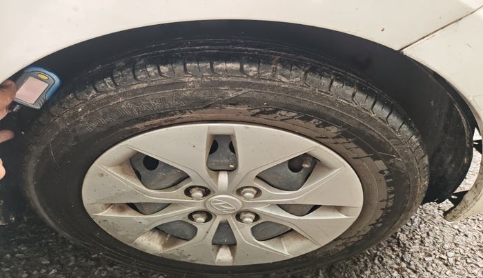2015 Hyundai Xcent S 1.2, Petrol, Manual, 1,37,114 km, tyre