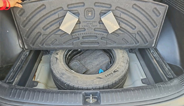 2020 KIA SELTOS HTE 1.5 DIESEL, Diesel, Manual, 1,24,107 km, tyre