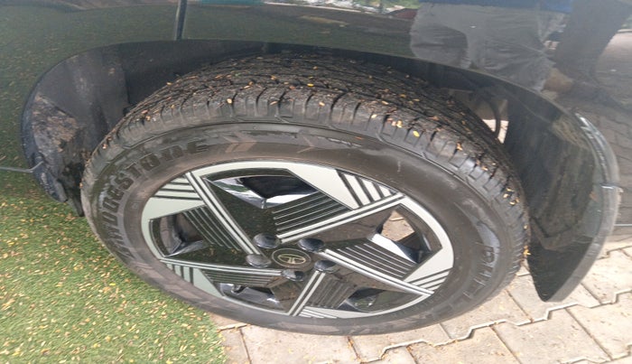 2025 Tata Curvv Pure Plus S 1.5 Diesel 7DCA, Diesel, Automatic, 4,778 km, tyre