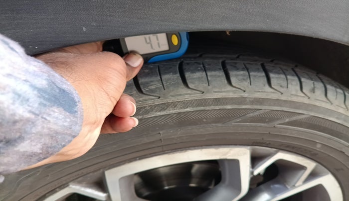 2021 Skoda KUSHAQ STYLE 1.0L TSI AT, Petrol, Automatic, 1,07,997 km, tyre