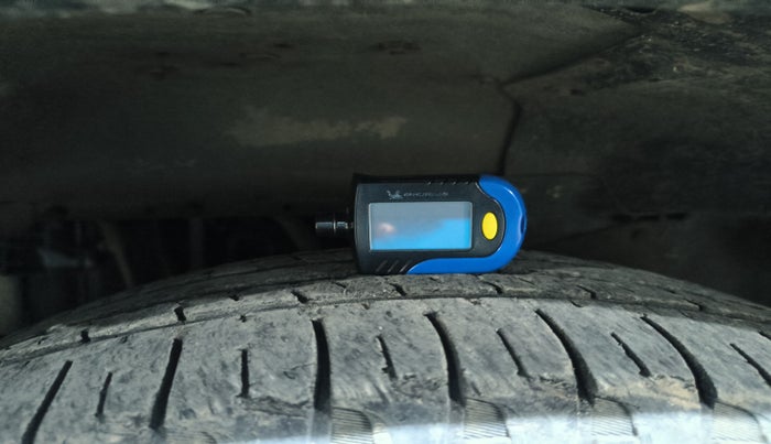 2011 Mahindra Scorpio SLE, Diesel, Manual, 2,03,197 km, tyre