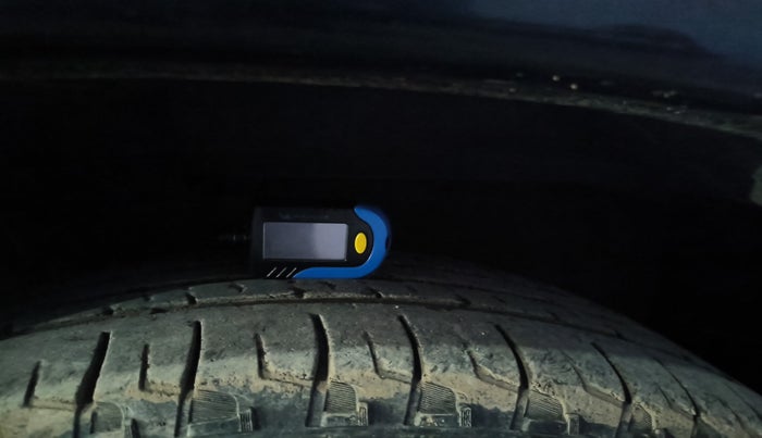2011 Mahindra Scorpio SLE, Diesel, Manual, 2,03,197 km, tyre