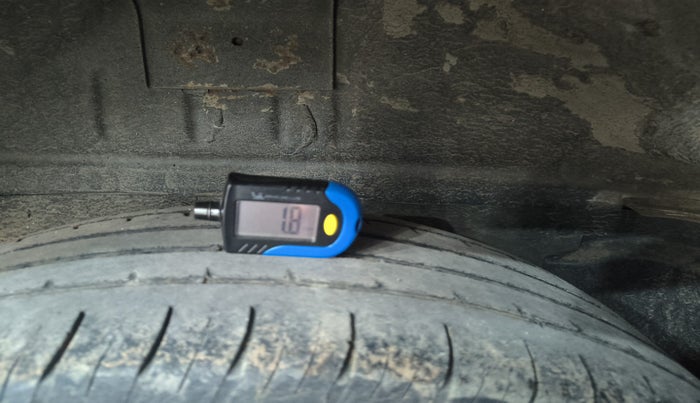 2011 Mahindra Scorpio SLE, Diesel, Manual, 2,03,197 km, tyre