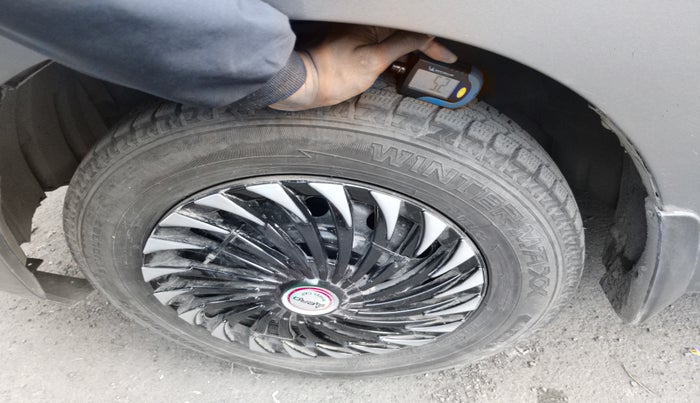 2016 Maruti Wagon R 1.0 LXI CNG, Petrol, Manual, 1,42,001 km, tyre