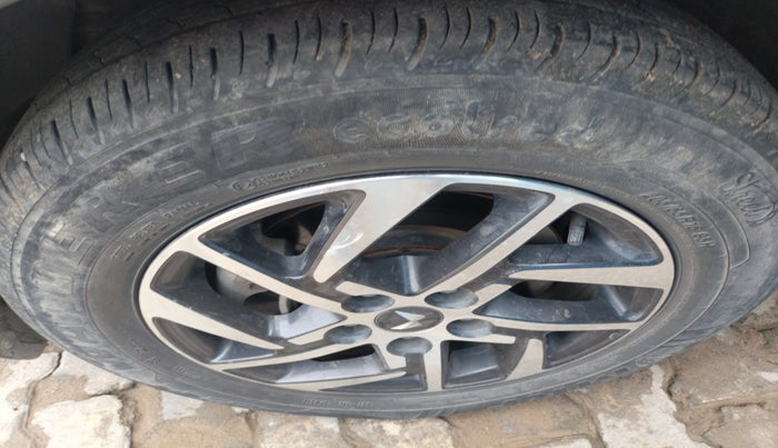 2023 Mahindra XUV300 W8 (O) 1.5 DIESEL, Diesel, Manual, 38,182 km, tyre