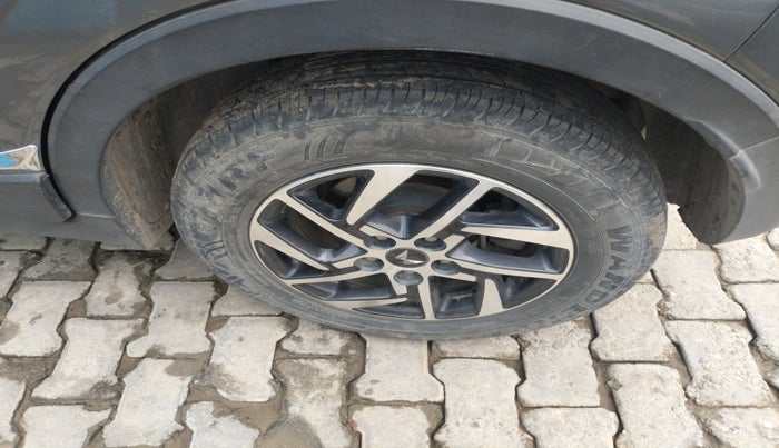 2023 Mahindra XUV300 W8 (O) 1.5 DIESEL, Diesel, Manual, 38,182 km, tyre