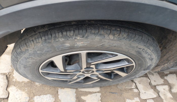 2023 Mahindra XUV300 W8 (O) 1.5 DIESEL, Diesel, Manual, 38,182 km, tyre