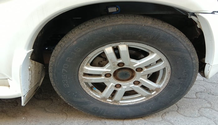 2012 Mahindra Scorpio VLX 2WD, Diesel, Manual, 1,55,422 km, tyre