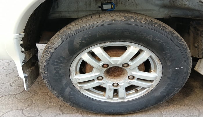 2012 Mahindra Scorpio VLX 2WD, Diesel, Manual, 1,55,422 km, tyre
