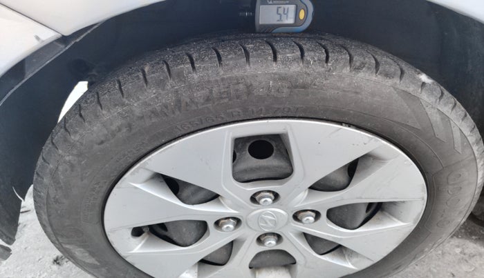 2015 Hyundai Xcent S 1.2, Petrol, Manual, 1,06,707 km, tyre